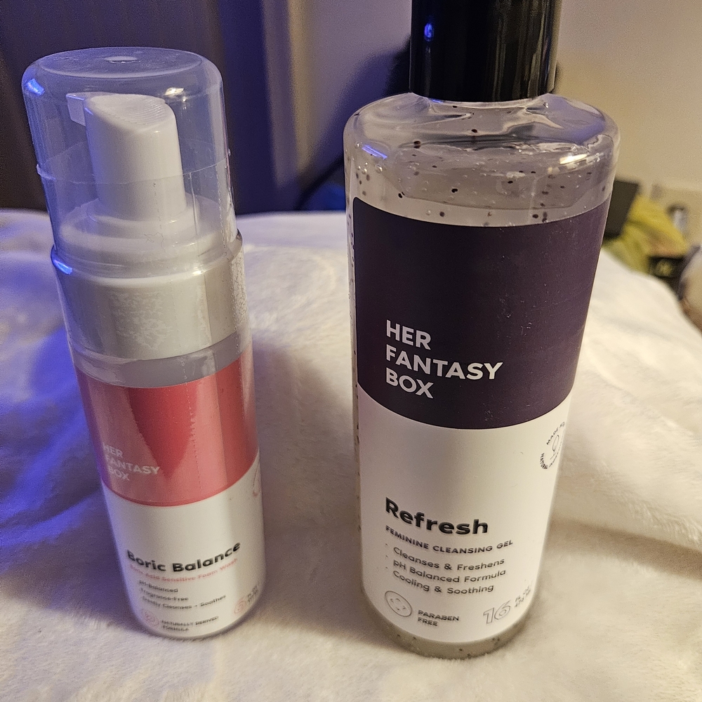 Refresh Cleanser - Black and White